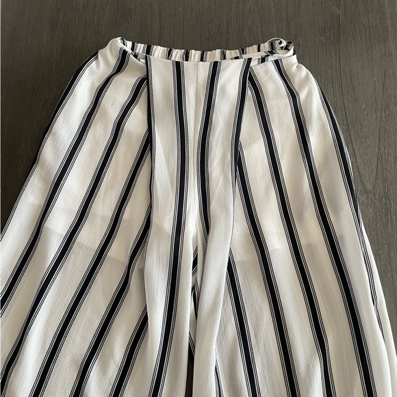 White and Black strapless top and pant set - Picture 4 of 10